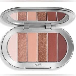 NIB r. E. M. Eyeshadow Palette -babydoll